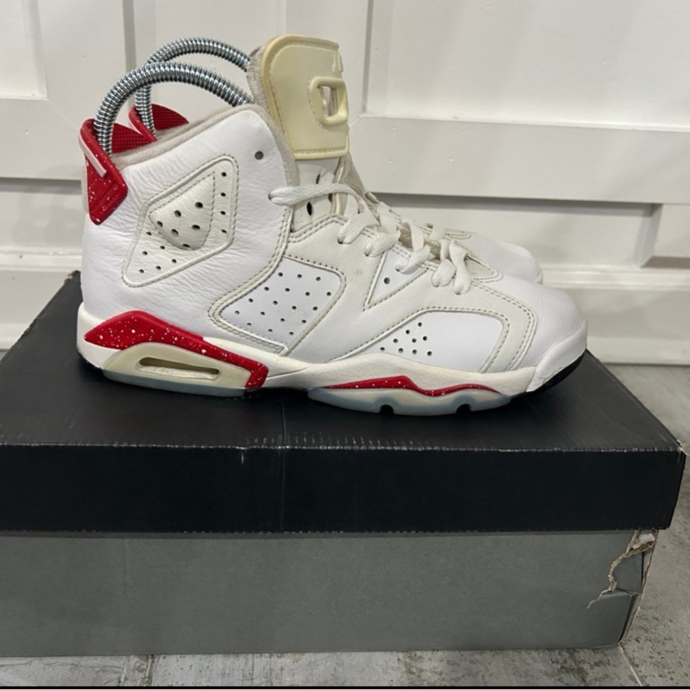 Jordan 6 Retro Red Oreo Size 5.5Y or 7 women